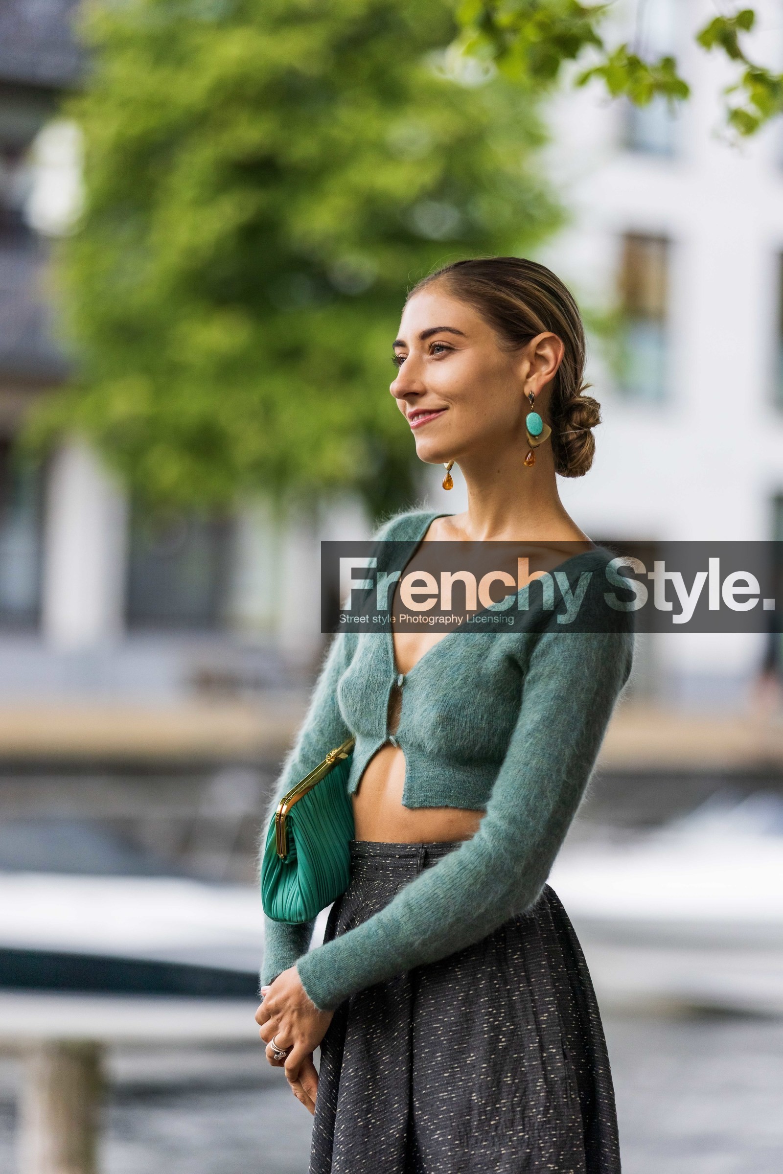 Jenny M Walton, green cardigan, green clutch, green earrings, stone earrings, dangling earrings, low necked cardigan, cropped cardigan, tweed skirt, grey skirt, fashion week, frenchystyle, FW, jonathan paciullo, street style, SPRING SUMMER 2022, SS 22, COPENHAGEN, CPHFW, vertical, atmosphere details