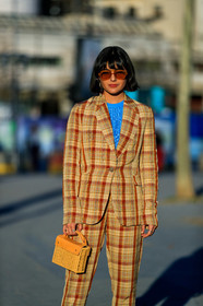 blazer, blue sweater, checked, graphic jacket, graphic pants, leather bag, maria bernad, plaid, printed jacket, printed pants, sunglasses, trousers, yellow bag, yellow jacket, yellow pants, yellow suit, PARIS, PFW, street style, jonathan paciullo, FW, frenchystyle, fashion week, AUTUMN WINTER 2019-2020, AW 19-20, FALL WINTER 2019-2020, FW 19-20, vertical, atmosphere details, detail