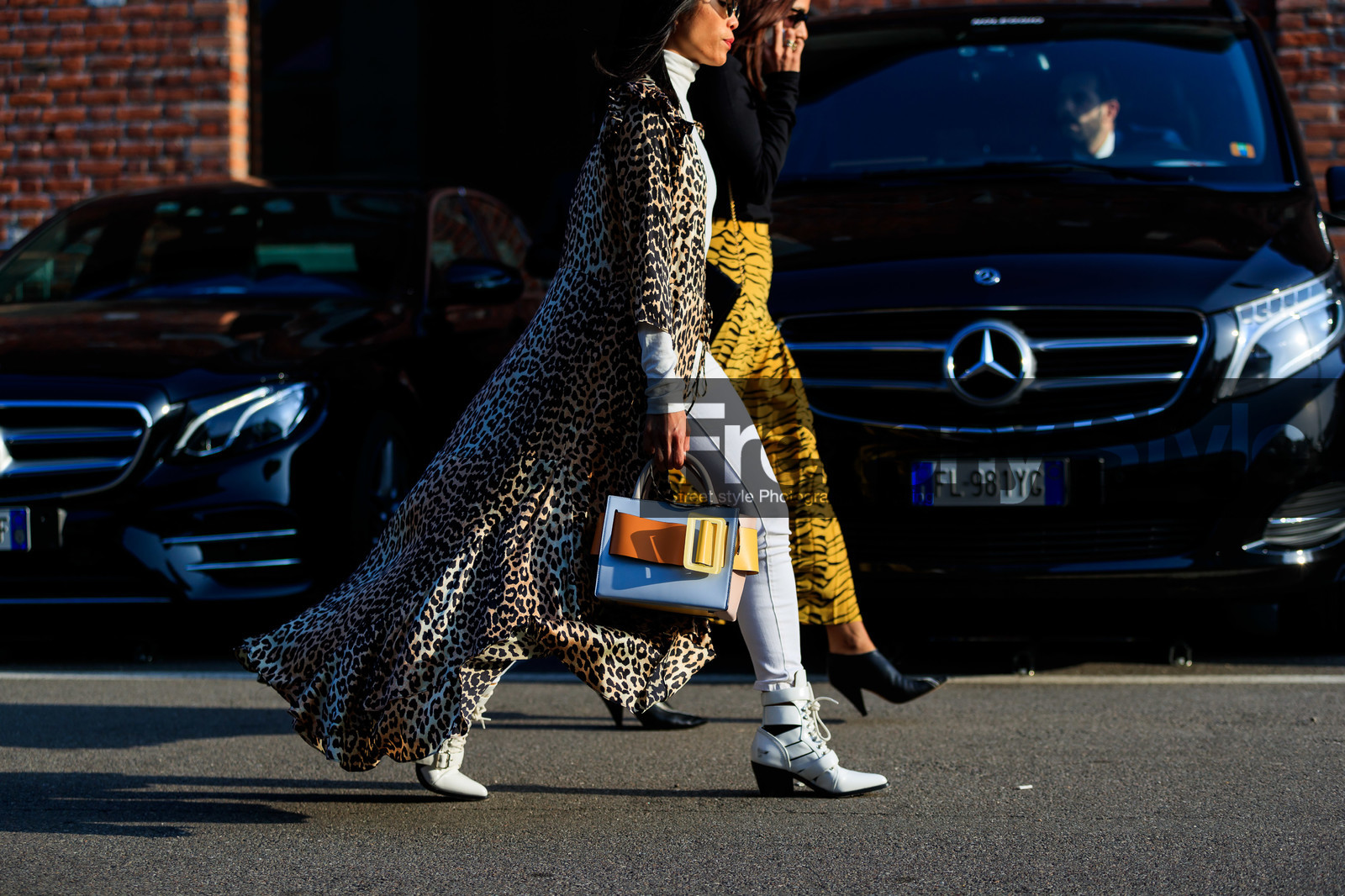 animal print, denim pants, graphic jacket, jeans, leather bag, leather shoes, leopard, printed jacket, trousers, white bag, white denim, white shoes, fashion week, frenchystyle, FW, jonathan paciullo, street style, MFW, MILAN, AUTUMN WINTER 2019-2020, AW 19-20, FALL WINTER 2019-2020, FW 19-20, atmosphere details, detail, horizontal