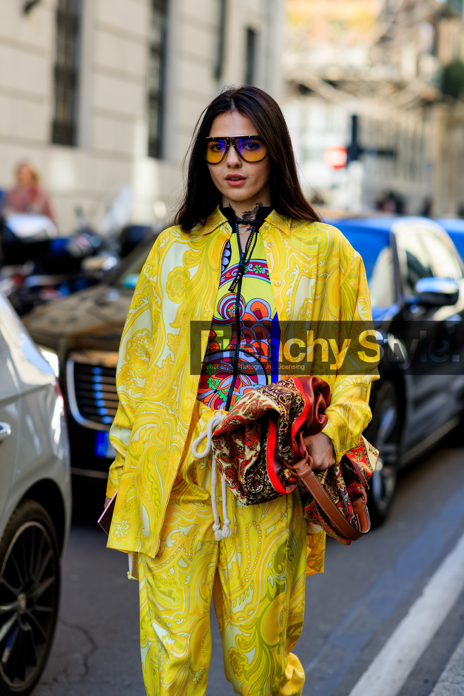 doina ciobanu, etro, graphic bag, graphic jacket, graphic pants, graphic top, leather bag, multicolor bag, printed bag, printed jacket, printed pants, printed top, sunglasses, trousers, yellow jacket, yellow pants, yellow top, MILAN, MFW, fashion week, frenchystyle, FW, jonathan paciullo, street style, AUTUMN WINTER 2019-2020, AW 19-20, FALL WINTER 2019-2020, FW 19-20, vertical, atmosphere details, detail