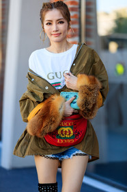 atmosphere details, brown fur, detail, fanny pack, fashion week, frenchystyle, FW, graphic bag, green jacket, gucci, jonathan paciullo, leather bag, MFW, MILAN, printed bag, printed t shirt, red bag, SPRING SUMMER 2018, SS 18, street style, vertical, white t shirt