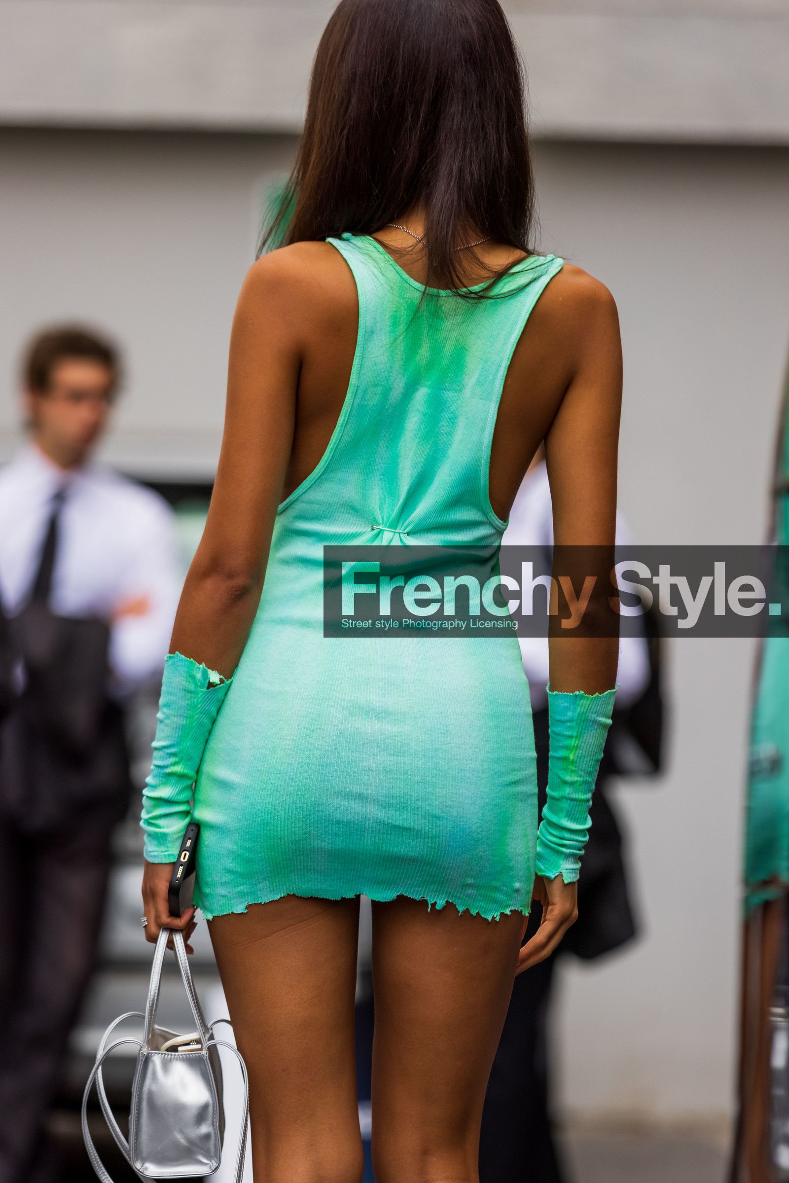 back, back detail, bag, color, colorful, cuff, dress, fluo green, green dress, Jamilla Stand, leather bag, mini dress, ribbed dress, silver bag, tigh dress, fashion week, frenchystyle, FW, jonathan paciullo, street style, MFW, MILAN, SPRING SUMMER 2022, SS 22, vertical, atmosphere details, detail