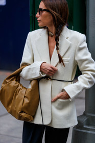 chloe loulou de saison, white jacket, belted jacket, bottega veneta bag, bottega veneta belt, chanel necklace, silvered choker, pearl necklace, camel leather bag, hand bag, black leather belt, black sunglasses, fashion week, frenchystyle, FW, jonathan paciullo, street style, NYFW, NEW YORK, AUTUMN WINTER 2020-2021, FALL WINTER 2020-2021, FW 20-21, vertical, atmosphere details, detail