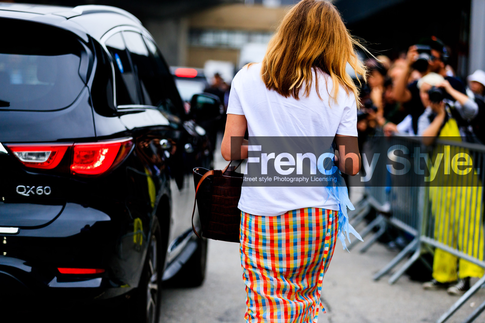 brown bag, checked, feathers, graphic skirt, leather bag, multicolor skirt, plaid, printed skirt, white t shirt, street style, jonathan paciullo, FW, frenchystyle, fashion week, NYFW, NEW YORK, SPRING SUMMER 2019, SS 19, atmosphere details, horizontal, detail