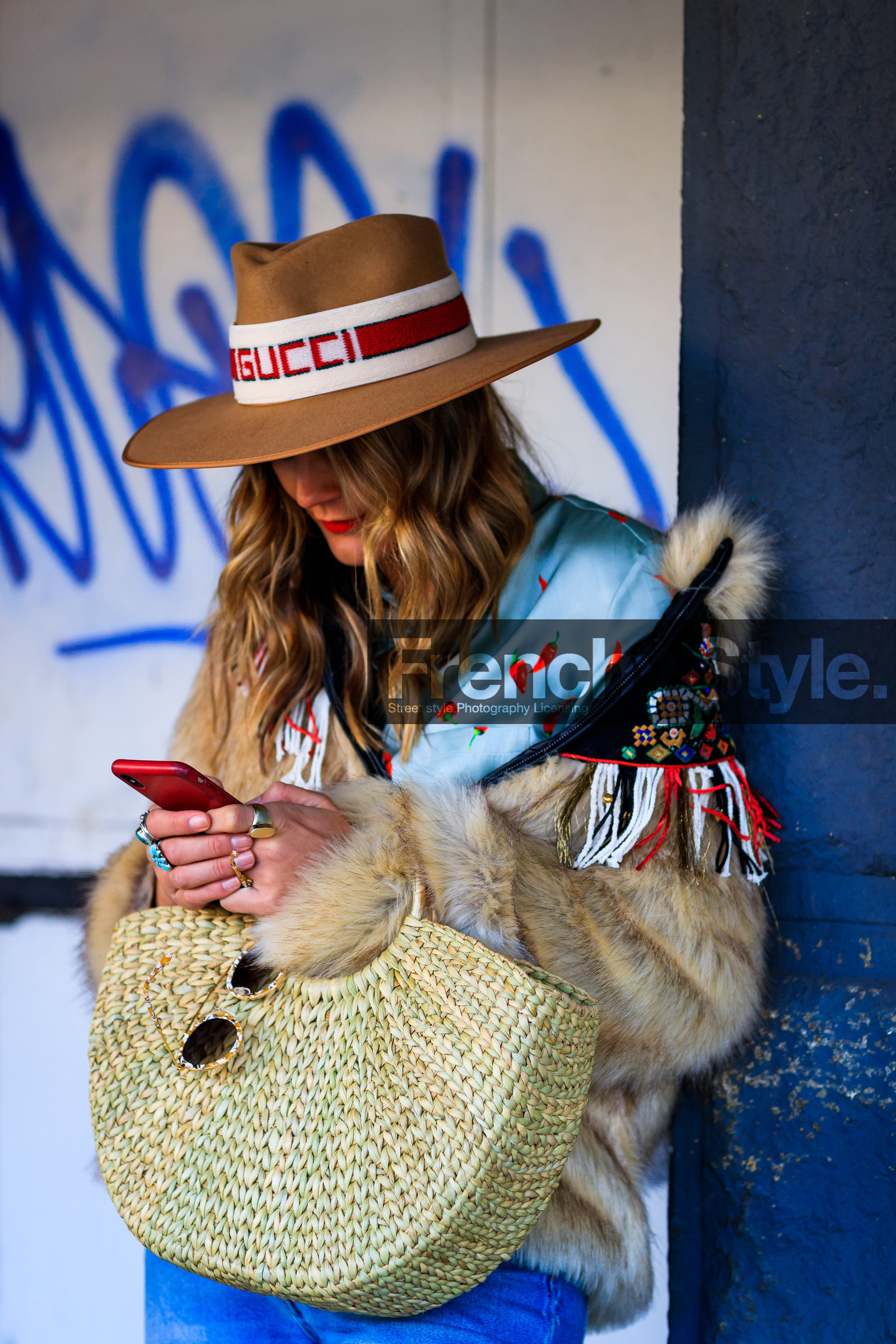 beige hat, blue denim, blue shirt, denim pants, fringes, fur jacket, gucci, jeans, natural fur, printed shirt, straw bag, sunglasses, trousers, street style, jonathan paciullo, FW, frenchystyle, fashion week, NYFW, NEW YORK, AUTUMN WINTER 2018-2019, AW 18-19, FALL WINTER 2018-2019, FW 18-19, vertical, atmosphere details, detail