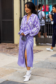 animal pribt, bag, balenciaga bag, boots, croco bag, Jessica Wang, lila look, lila monochrome, lila shirt, lila skirt, long skirt, mini bag, monochrome, print, printed shirt, satined skirt, shirt, silver bag, skirt, splited skirt, zebra print, zebra shirt, fashion week, frenchystyle, FW, jonathan paciullo, street style, SPRING SUMMER 2022, SS 22, MFW, MILAN, vertical, full length