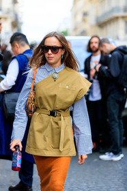 blue shirt, white shirt, striped shirt, beige shirt, asymetrical shirt, belted shirt, sleeveless shirt, orange skirt, celine sunglasses, big sunglasses, scale sunglasses, blue earrings, dangling earrings, fashion week, frenchystyle, FW, jonathan paciullo, street style, PFW, PARIS, SPRING SUMMER 2020, SS 20, horizontal, atmosphere details, detail