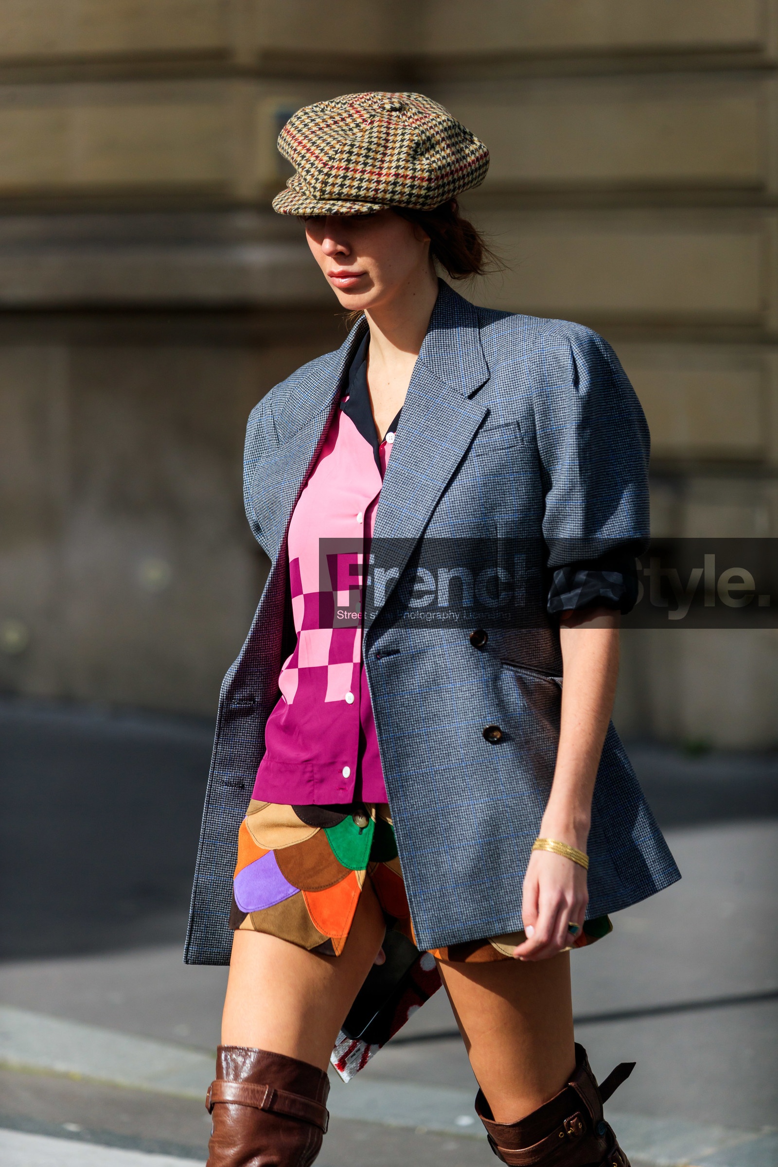 estelle pigault, checked cap, checked hat, checked jacket, grey jacket, short sleeves jacket, miu miu jacket, pink shirt, burgundy shirt, checked shirt, silk shirt, patchwork skirt, mini skirt, suede skirt, button skirt, beige suede skirt, brown suede skirt, green suede skirt, multicolor skirt, orange suede skirt, brown leather boots, high boots, multi buckle boots, fashion week, frenchystyle, FW, jonathan paciullo, street style, PFW, PARIS, vertical, atmosphere details, detail