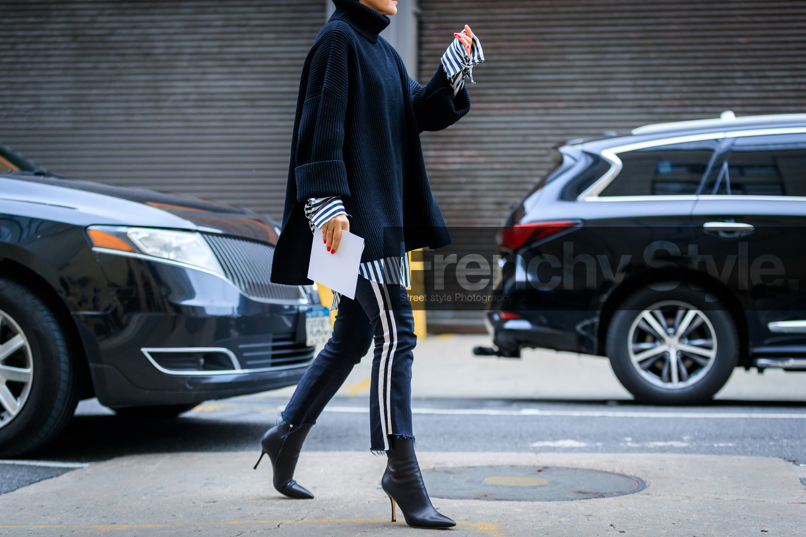 black pants, black shoes, black sweater, black turtleneck, high heels, leather shoes, striped shirt, stripes, trousers, street style, jonathan paciullo, FW, frenchystyle, fashion week, NYFW, NEW YORK, AUTUMN WINTER 2018-2019, AW 18-19, FALL WINTER 2018-2019, FW 18-19, atmosphere details, horizontal, detail