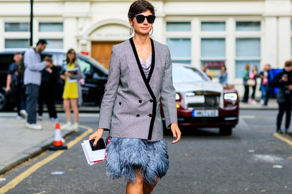 atmosphere details, blazer, detail, fashion week, feathers, frenchystyle, FW, grey jacket, grey skirt, horizontal, jonathan paciullo, LFW, LONDON, SPRING SUMMER 2018, SS 18, street style