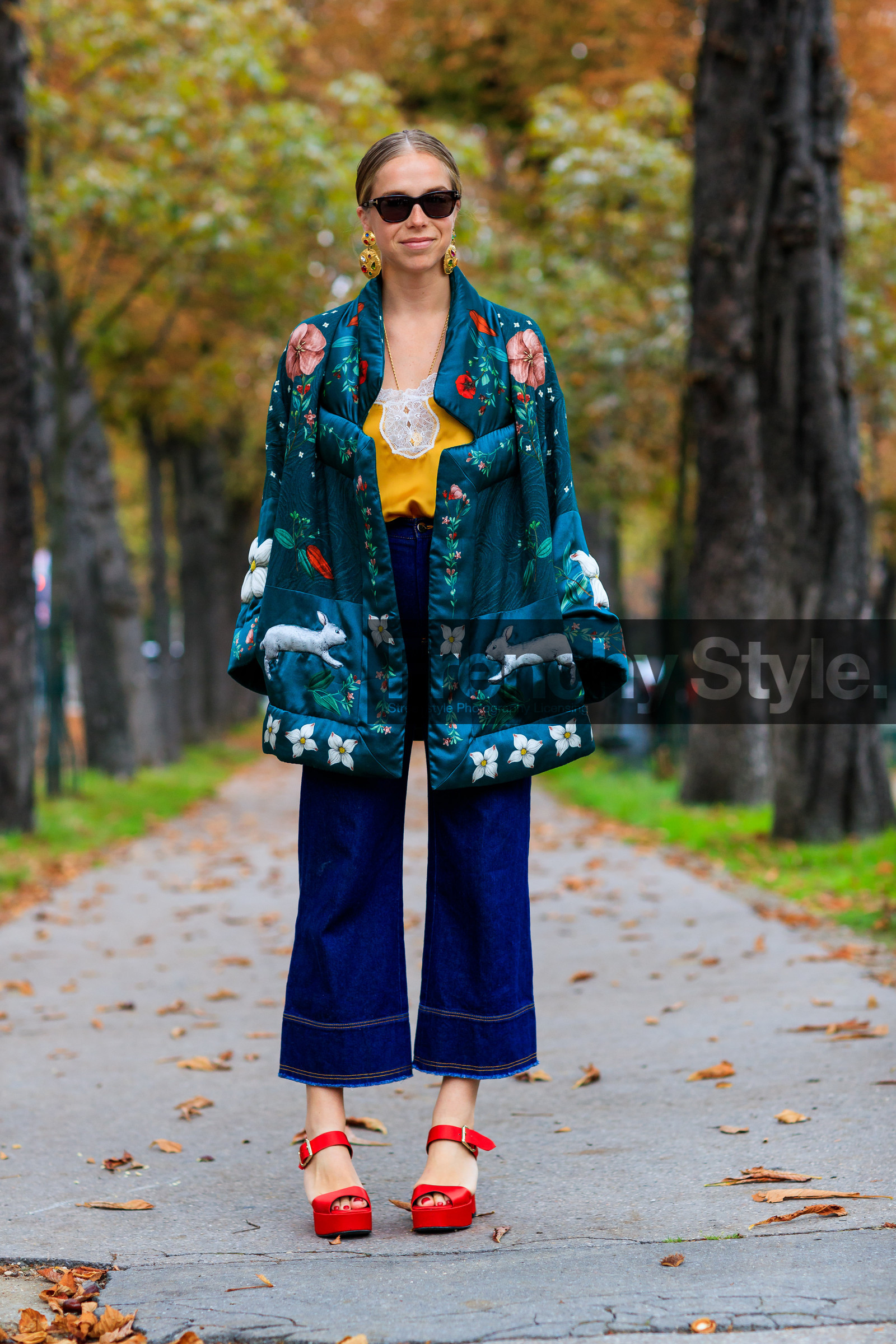 blue denim, denim pants, earrings, fashion week, floral, flowers, frenchystyle, full length, FW, graphic jacket, green jacket, high heels, high waist jeans, jeans, jonathan paciullo, leather shoes, PARIS, PFW, printed jacket, red shoes, SPRING SUMMER 2018, SS 18, street style, sunglasses, trousers, vertical, yellow top, chloe king