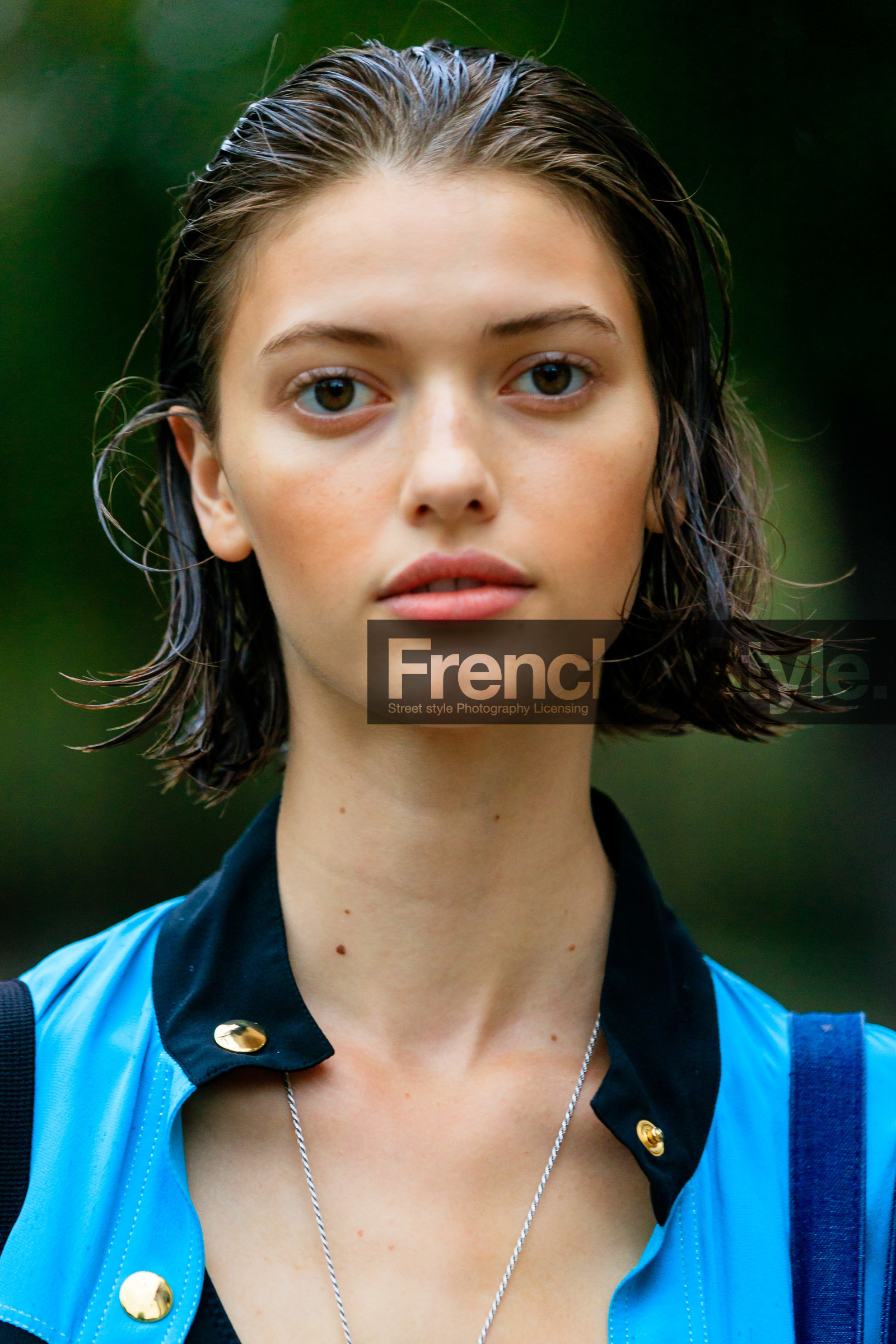 close up detail, make up, make up details, nude make up, wetted hair, street style, jonathan paciullo, FW, frenchystyle, fashion week, MFW, MILAN, SPRING SUMMER 2021, SS 21, vertical, detail, portrait, model