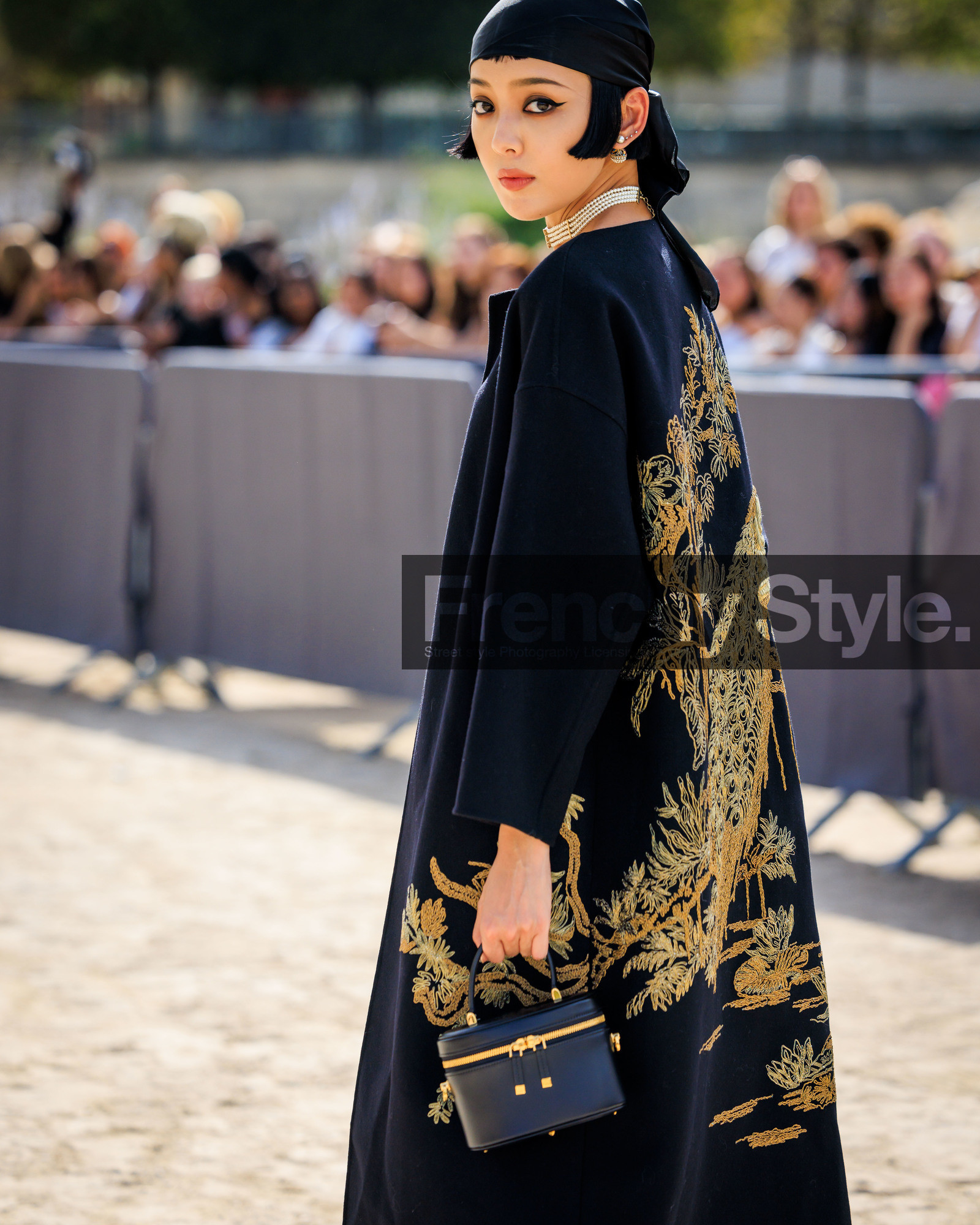 fashion week, frenchystyle, FW, jonathan paciullo, street style, PFW, PARIS, SPRING SUMMER 2024, SS 24, vertical, atmosphere details, detail
