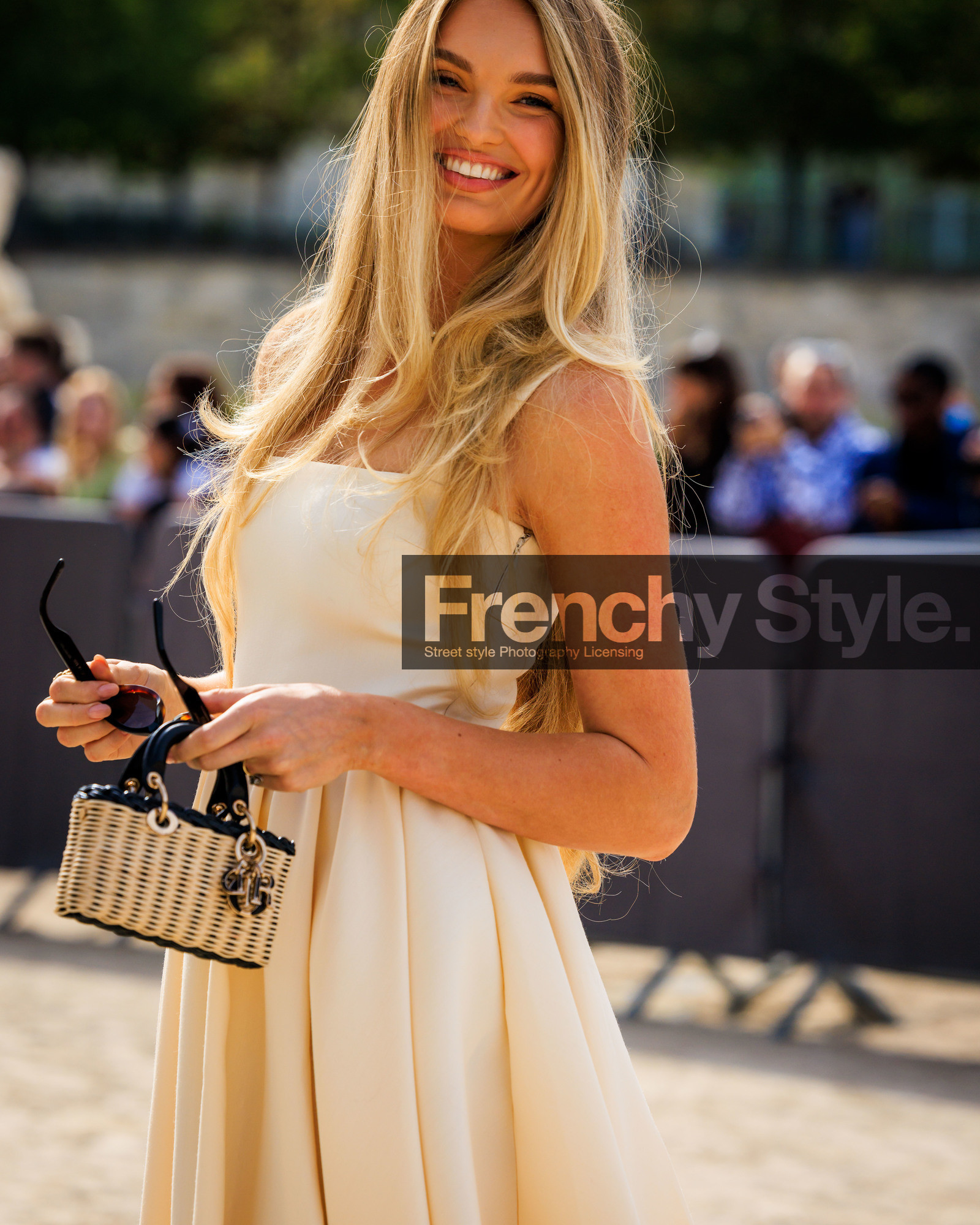 fashion week, frenchystyle, FW, jonathan paciullo, street style, PFW, PARIS, SPRING SUMMER 2024, SS 24, vertical, atmosphere details, detail