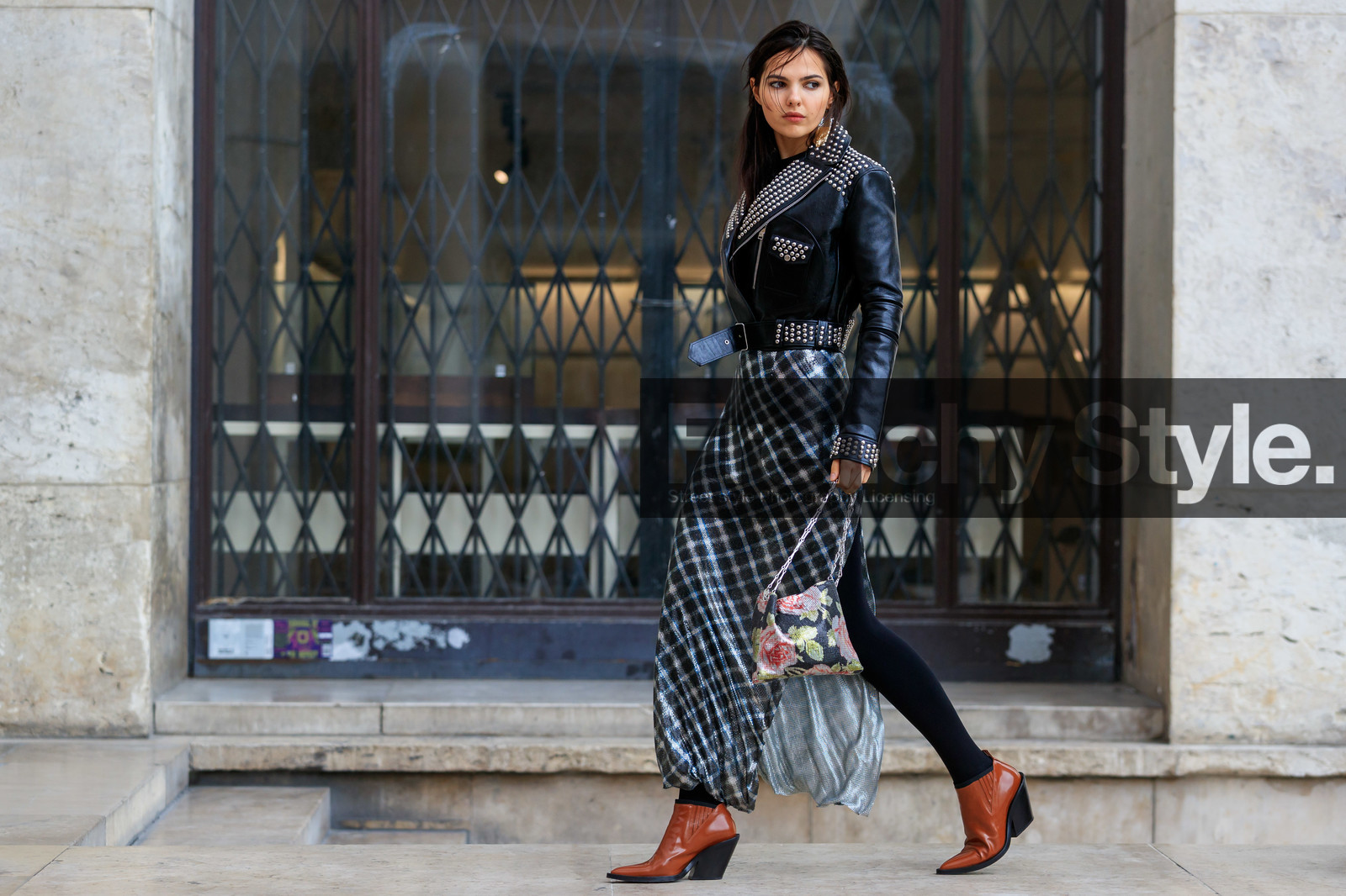 doina ciobanu, low boots, low cowboy boots, paco rabanne bag, paco rabanne earrings, paco rabanne look, paco rabanne skirt, paco rabanne jacket, paco rabanne boots, black leather perfecto, studs perfecto, cropped jacket, cropped perfecto, long skirt, metalic skirt, checked skirt, split skirt, brown leather boots, floral printed bag, metalic bag, silvered bag, silvered skirt, black tights, golden earrings, dangling earrings, fashion week, frenchystyle, FW, jonathan paciullo, street style, SPRING SUMMER 2020, SS 20, PFW, PARIS, horizontal, atmosphere details, full length