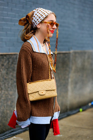 polka dots scarf, white scarf, camel scarf, brown scarf, striped scarf, camel pullover, scale strap sunglasses, scale sunglasses, light blue pullover, light blue cardigan, striped pullover, striped cardigan, camel cardigan, brown cardigan, yellow leather bag, light yellow leather bag, chanel bag, crossbody bag, quilted bag, chain strap bag, red lipstick, fashion week, frenchystyle, FW, jonathan paciullo, street style, AUTUMN WINTER 2020-2021, FALL WINTER 2020-2021, FW 20-21, vertical, atmosphere details, detail, NYFW, NEW YORK