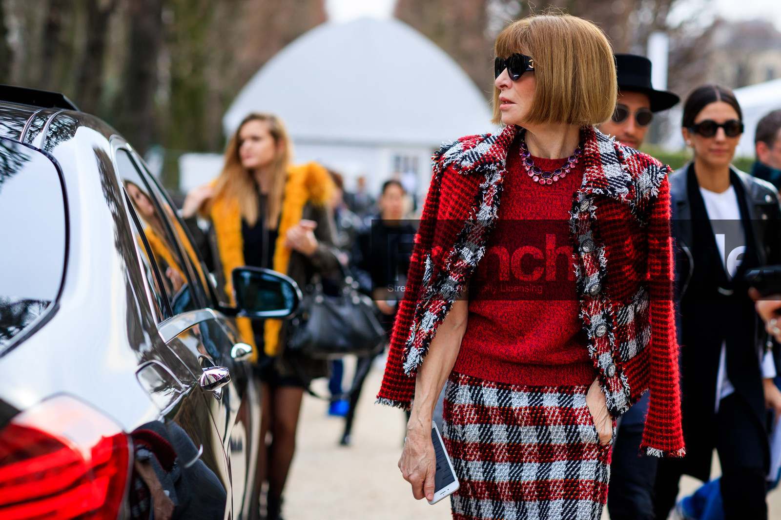 anna wintour, atmosphere details, AUTUMN WINTER 2017-2018, AW 17-18, checked jacket, checked skirt, checked suit, detail, FALL WINTER 2017-2018, fashion week, frenchystyle, FW, FW 17-18, graphic jacket, graphic skirt, graphic suit, horizontal, jonathan paciullo, necklace, over the shoulder, PARIS, PFW, plaid, printed suit, red jacket, red skirt, red suit, street style, sunglasses, tartan, tweed jacket, tweed skirt, tweed suit