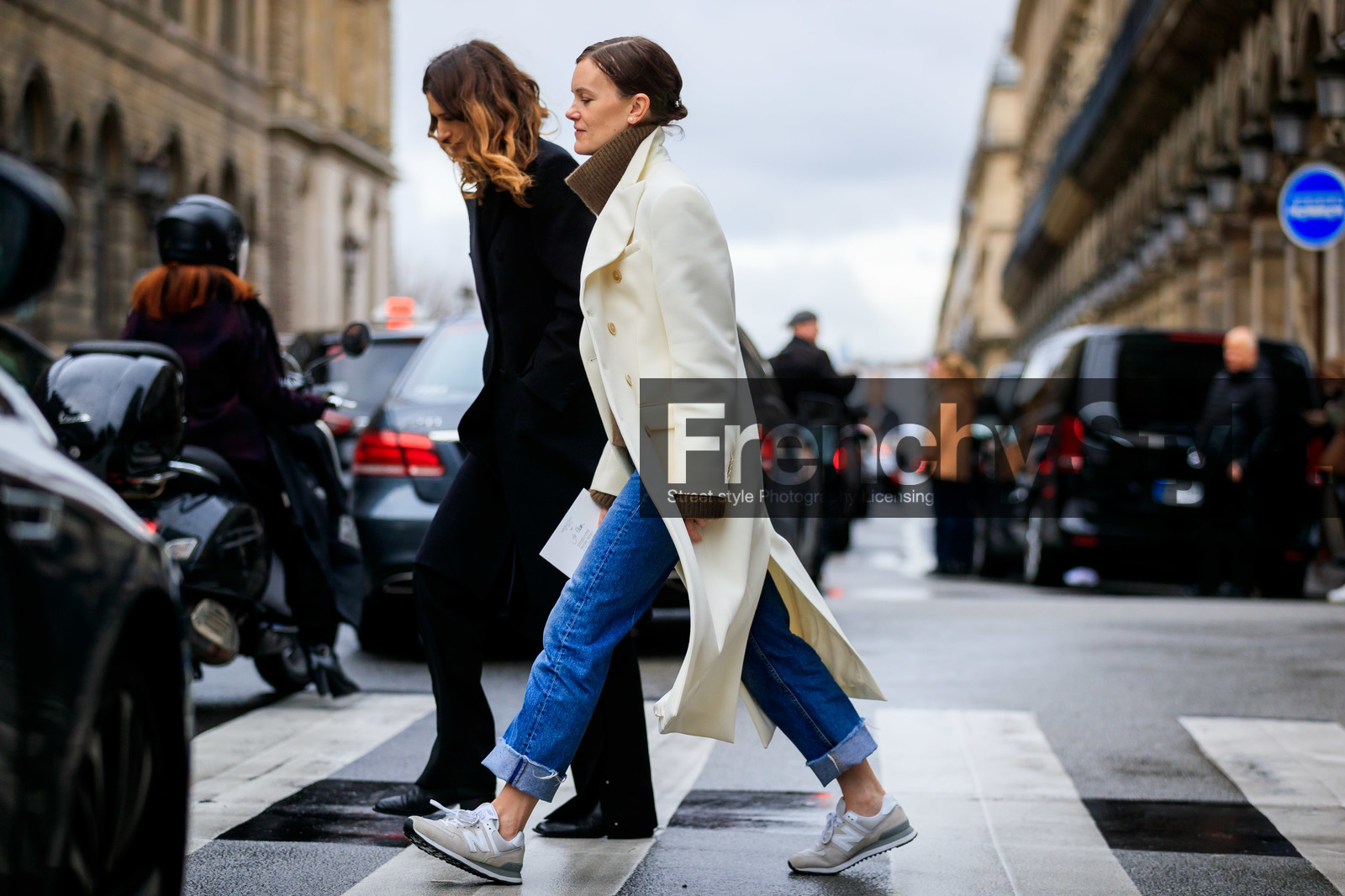 jo ellison, white coat, beige pullover, light beige suede sneakers, beige suede sneakers, new balance sneakers, turtleneck pullover, blue jeans, cropped jeans, denim, fashion week, frenchystyle, FW, jonathan paciullo, street style, PFW, PARIS, horizontal, atmosphere details, full length