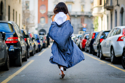 atmosphere details, AUTUMN WINTER 2017-2018, AW 17-18, back detail, blue coat, FALL WINTER 2017-2018, fashion week, frenchystyle, full length, FW, FW 17-18, high heels, horizontal, jonathan paciullo, leather shoes, MFW, MILAN, nausheen shah, sleeveless, street style, white shirt, white shoes