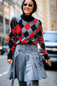 yoyo cao, grey skirt, grey pants, grey pullover, red pullover, black pullover, checked pullover, turtleneck pullover, jacquard pullover, pleated skirt, mini skirt, sheer sunglasses, round shape sunglasses, layered skirt, layered pants, fashion week, frenchystyle, FW, jonathan paciullo, street style, NYFW, NEW YORK, AUTUMN WINTER 2020-2021, FALL WINTER 2020-2021, FW 20-21, vertical, atmosphere details, detail