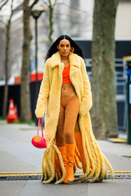 furry coat, longcoat, yellow coat, loewe bag, pink bag, knitted leegins, orange leggins, orange boots, red cropped top, orange earrings, aleali may, street style, jonathan paciullo, FW, frenchystyle, fashion week, AUTUMN WINTER 2022-2023, FALL WINTER 2022_2023, FW 22-23, PFW, PARIS, full length, vertical