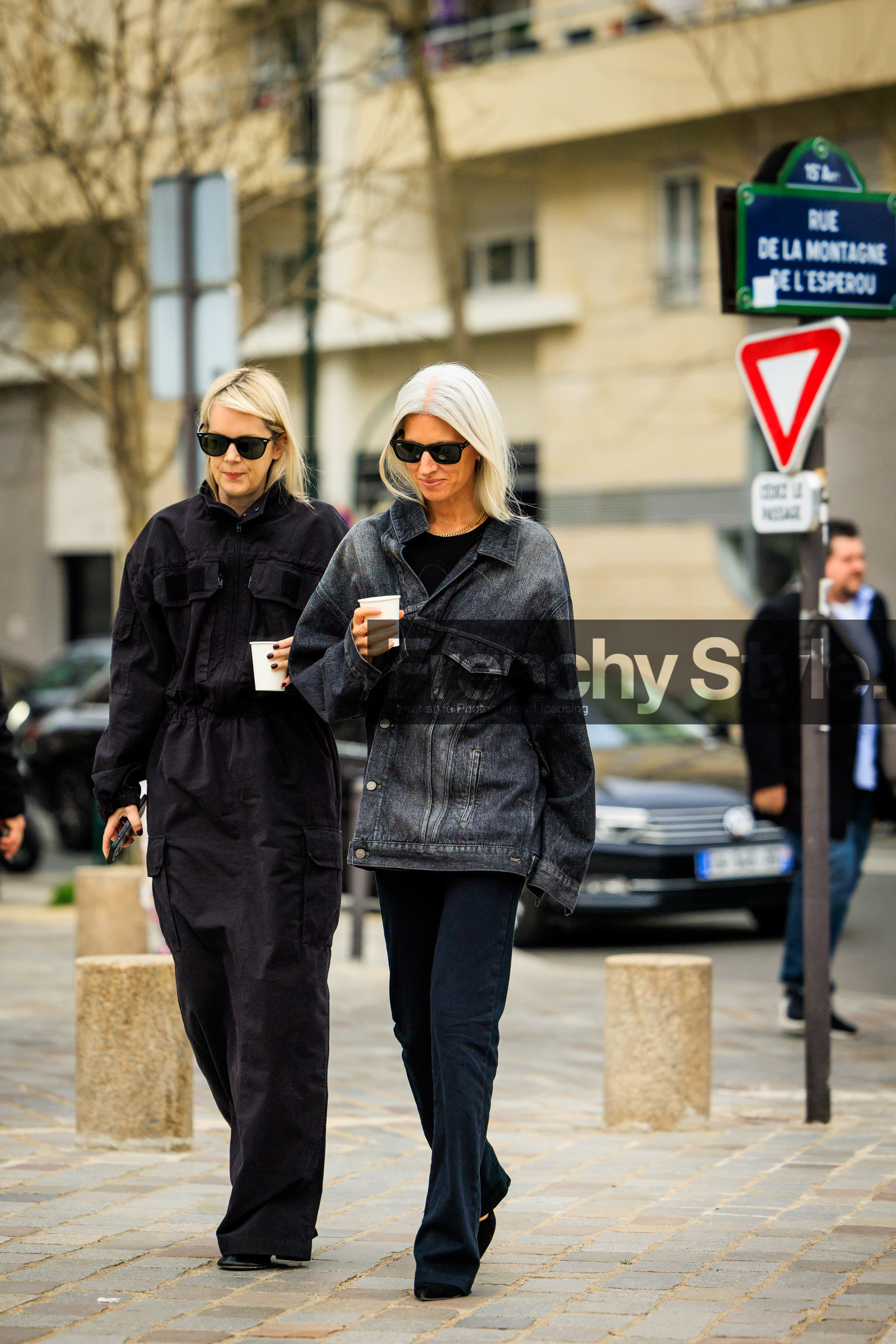 full black look, minimal look, black sunglasses, denim jacket, dark denim jacker, black pumps, white hair, coffee cup, black jumpsuit, sarah harris, street style, jonathan paciullo, FW, frenchystyle, fashion week, AUTUMN WINTER 2022-2023, FALL WINTER 2022_2023, FW 22-23, PFW, PARIS, full length, vertical