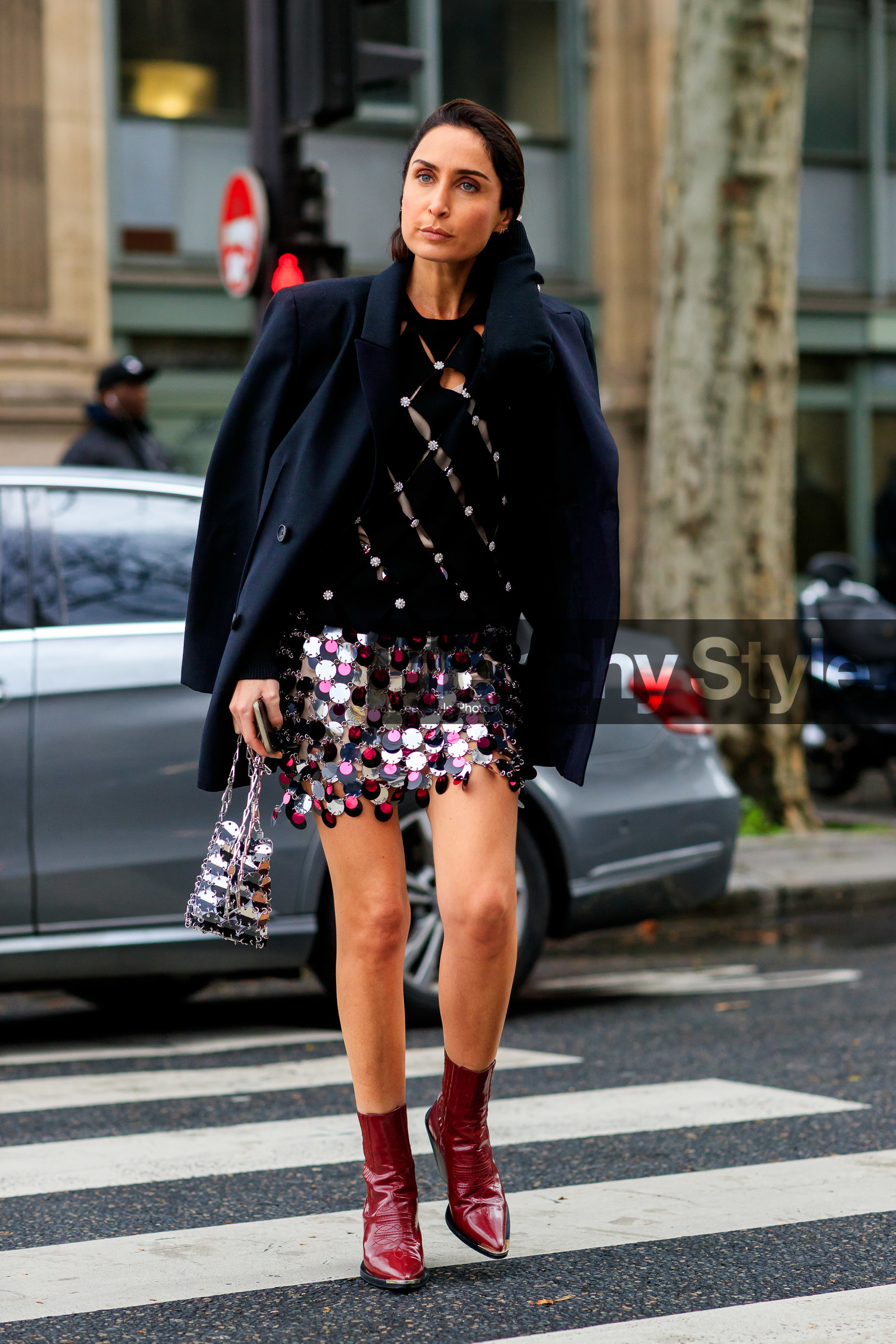 geraldine boublil, black jacket, black top, black pullover, openwork pullover, strassed pullover, sequins skirt, silvered bag, silvered skirt, pink skirt, metalic bag, mini skirt, paco rabanne look, paco rabanne bag, paco rabanne skirt, paco rabanne pullover, paco rabanne boots, low boots, burgundy leather boots, cowboy boots, fashion week, frenchystyle, FW, jonathan paciullo, street style, PFW, PARIS, AUTUMN WINTER 2020-2021, FALL WINTER 2020-2021, FW 20-21, vertical, full length