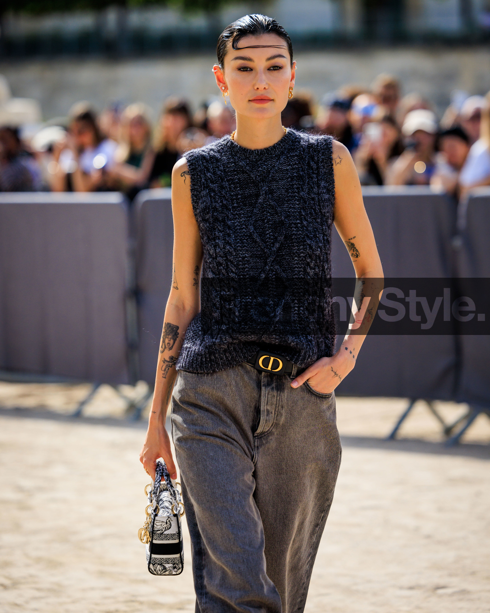 fashion week, frenchystyle, FW, jonathan paciullo, street style, PFW, PARIS, SPRING SUMMER 2024, SS 24, vertical, atmosphere details, detail
