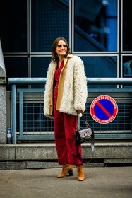 furry jacket, red jumpsuit, 80s look, 80s sunglasses, dark sunglasses, chloe handbag, croco handbag, brown boots, heeled boots, street style, jonathan paciullo, FW, frenchystyle, fashion week, AUTUMN WINTER 2022-2023, FALL WINTER 2022_2023, FW 22-23, PFW, PARIS, full length, vertical