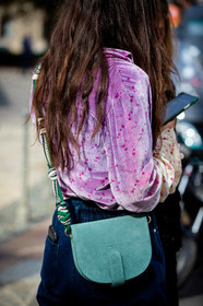 philosophy bag, velvet shirt, purple shirt, lilac shirt, floral printed shirt, suede bag, crossbody bag, green bag, rope strap bag, bag detail, back details, tie and dye shirt, green suede bag, philosophy shirt, chiara totire, street style, jonathan paciullo, FW, frenchystyle, fashion week, MFW, MILAN, SPRING SUMMER 2021, SS 21, vertical, detail
