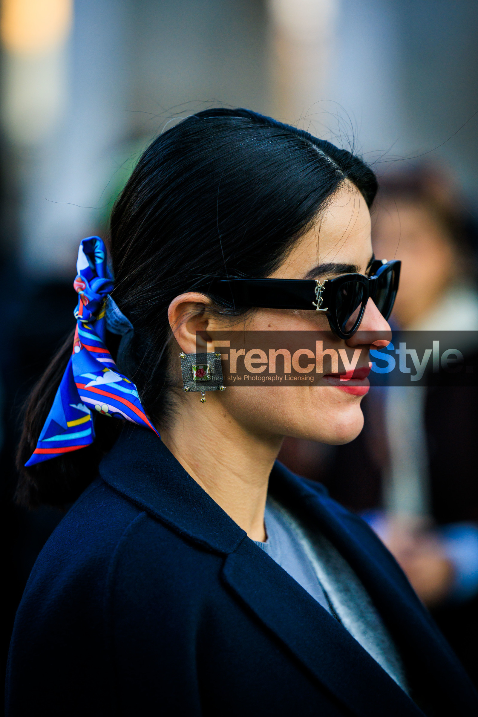 saint laurent glasses, black glasses, studs earrings, hair scarf, details, street style, jonathan paciullo, FW, frenchystyle, fashion week, AUTUMN WINTER 2022-2023, FALL WINTER 2022_2023, FW 22-23, PFW, PARIS, vertical, detail