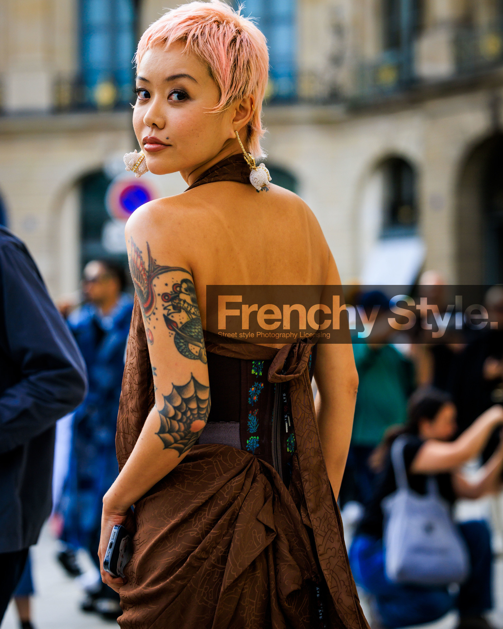PARIS, PFW, fashion week, frenchystyle, FW, jonathan paciullo, street style, SPRING SUMMER 2024, SS 24, vertical, atmosphere details, detail