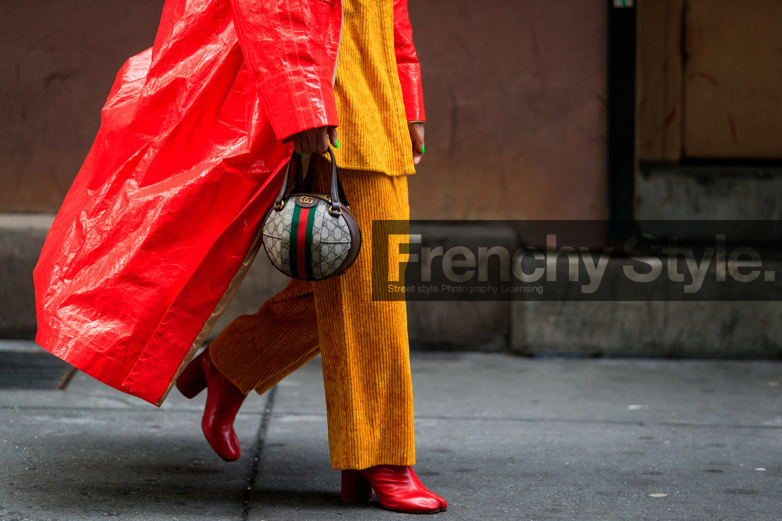 laureen uy, red leather boots, red leather jacket, vinyl jacket, vinyl shoes, camel toe margiela shoes, camel toe margiela boots, margiela boots, gucci bag, monogrammed bag, round shape bag, hand bag, brown leather bag, beige bag, orange shirt, orange pants, velvet shirt, velvet pants, corduroy pants, corduroy shirt, legs detail, shoes detail, bag detail, fashion week, frenchystyle, FW, jonathan paciullo, street style, AUTUMN WINTER 2020-2021, FALL WINTER 2020-2021, FW 20-21, horizontal, atmosphere details, detail, NYFW, NEW YORK