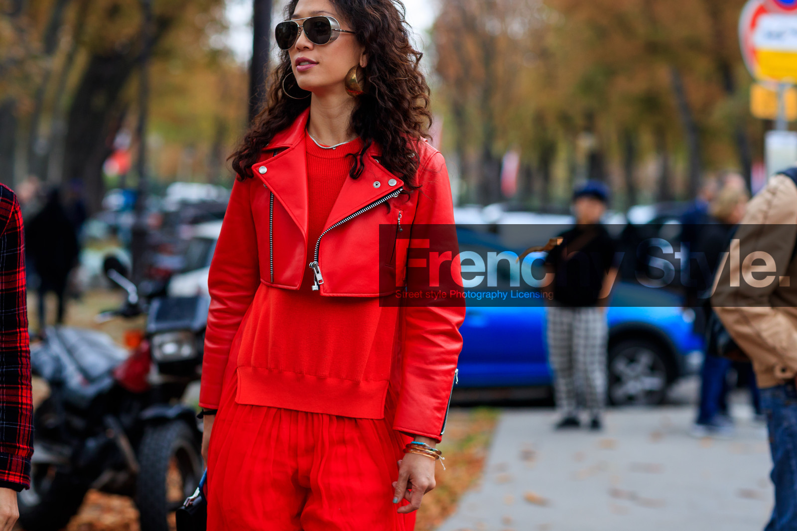 atmosphere details, detail, fashion week, frenchystyle, FW, horizontal, jonathan paciullo, leather jacket, leather perfecto, long hair, PARIS, PFW, red jacket, red pants, red skirt, red sweater, SPRING SUMMER 2018, SS 18, street style, sunglasses, total look red, trousers