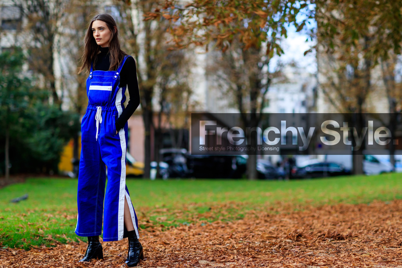 andrea crews, atmosphere details, black shoes, black turtleneck, blue overall, fashion week, frenchystyle, full length, FW, high heels, horizontal, jonathan paciullo, leather shoes, long hair, PARIS, PFW, SPRING SUMMER 2018, SS 18, street style, trousers, model