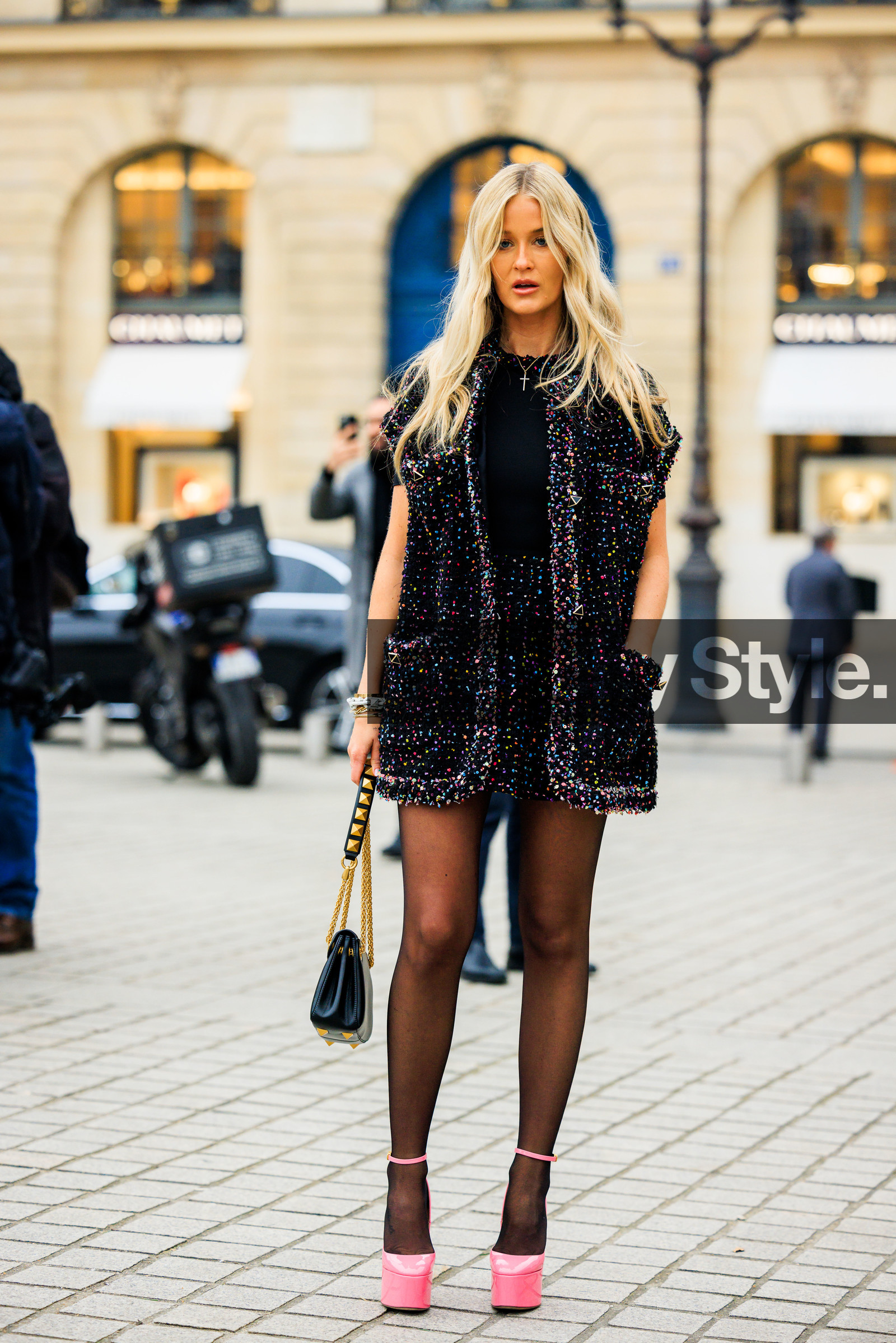 valentino, valentino bag, black handbag, platform heels, pink heels, bracelets, details, tweed, leather bag, tights, tweed dress, midi dress, black dress, fashion week, frenchystyle, FW, jonathan paciullo, street style, PARIS, PFW, SPRING SUMMER 2022, SS 22, full length, vertical