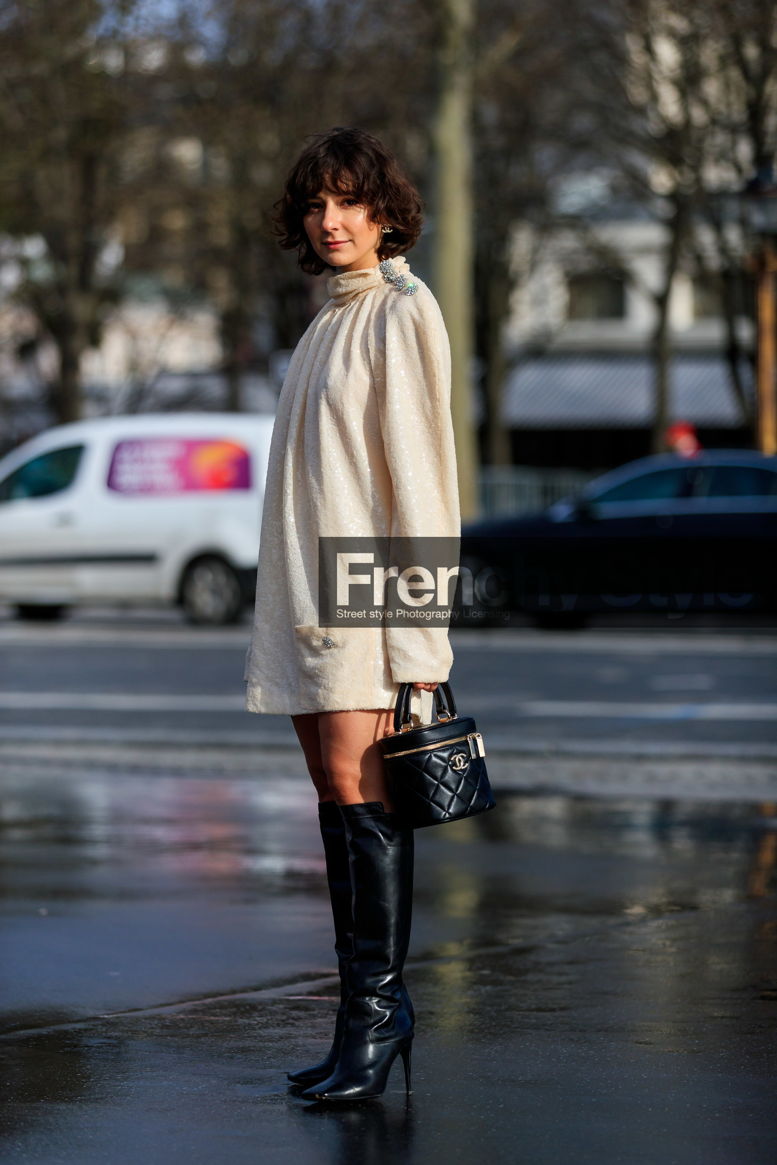 alyssa coscarelli, white dress, sequins dress, high collar dress, long sleeves dress, mini dress, chanel bag, chanel dress, chanel earrings, black leather bag, black leather boots, high boots, high heels boots, box bag, hand bag, quilted bag, logo earrings, strassed earrings, strassed dress, fashion week, frenchystyle, FW, jonathan paciullo, street style, PFW, PARIS, vertical, full length