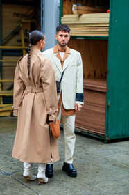 alice & j.s, alice barbier, JS roques, beige jacket, beige trench coat, light beige jacket, balloon sleeves, zipped parka, zipped jacket, zipped trenchcoat, orange shirt, white t-shirt, crossbody bag, louis vuitton bag, monogrammed bag, velvet bag, brown leather bag, round shape bag, hand bag, camel leather bag, belted jacket, belted parka, belted trench coat, white leather boots, black leather boots, flat boots, big sole boots, chelsea boots, fashion week, frenchystyle, FW, jonathan paciullo, street style, NYFW, NEW YORK, AUTUMN WINTER 2020-2021, FALL WINTER 2020-2021, FW 20-21, vertical, full length