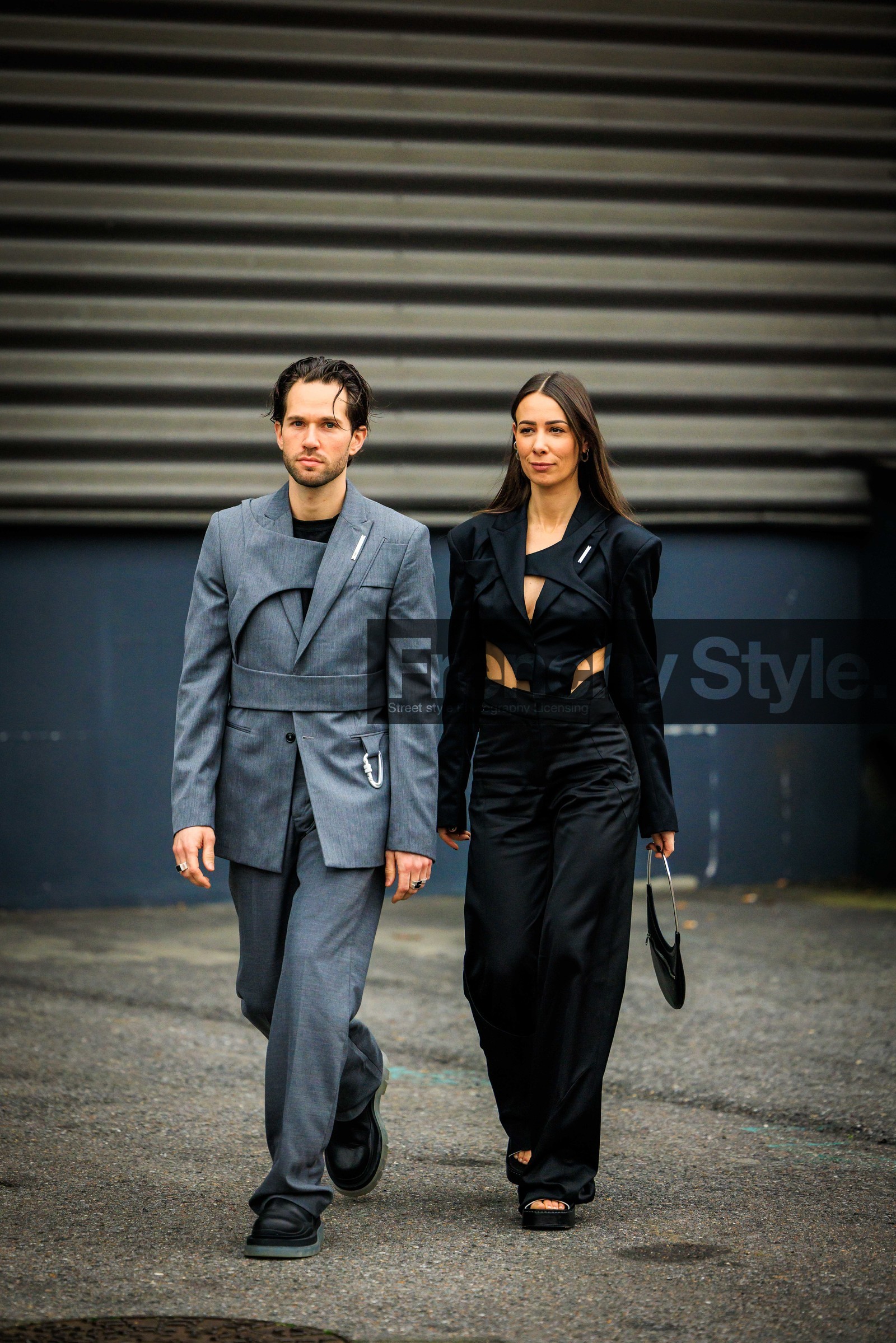 grey suit, black shoes, assymetric suit, black suit, cut out suit, black sandals, black handbag, coperni, alice & j.s, alice barbier, JS roques, street style, jonathan paciullo, FW, frenchystyle, fashion week, AUTUMN WINTER 2022-2023, FALL WINTER 2022_2023, FW 22-23, PFW, PARIS, full length, vertical