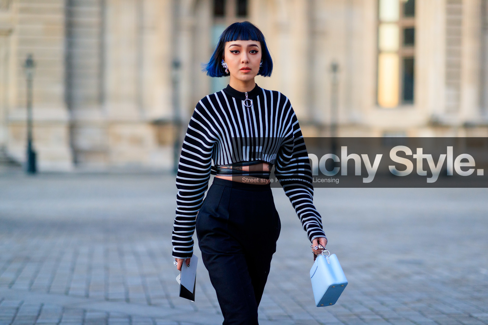 kiwi lee, louis vuitton cardigan, blue hair, strassed earrings, earring cuff, white cardigan, black cardigan, striped cardigan, cropped cardigan, zipped cardigan, high waist pants, black pants, light blue leather bag, black leather belt, fashion week, frenchystyle, FW, jonathan paciullo, street style, PFW, PARIS, horizontal, atmosphere details, detail
