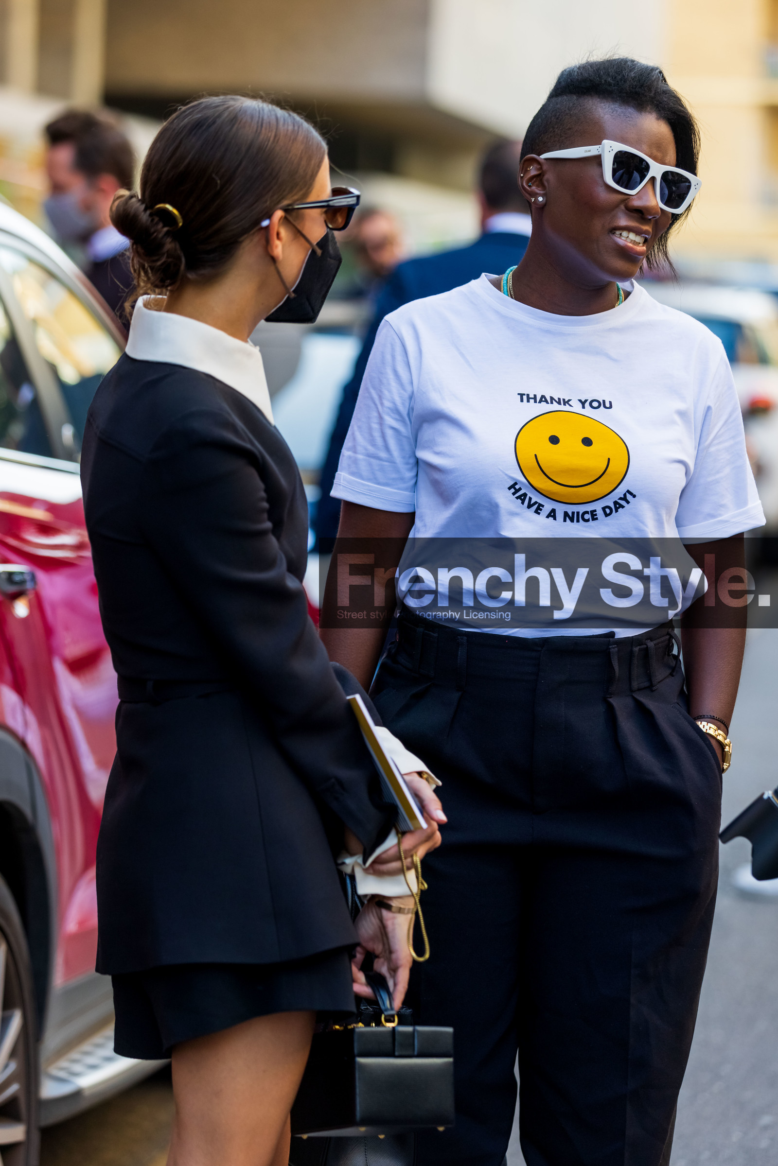 facial mask, Nikki Ogunnaike, printed t-shirt, quote print, smiley, sunglasses, t-shirt, white sunglasses, white t-shirt, fashion week, frenchystyle, FW, jonathan paciullo, street style, MFW, MILAN, SPRING SUMMER 2022, SS 22, vertical, atmosphere details, detail