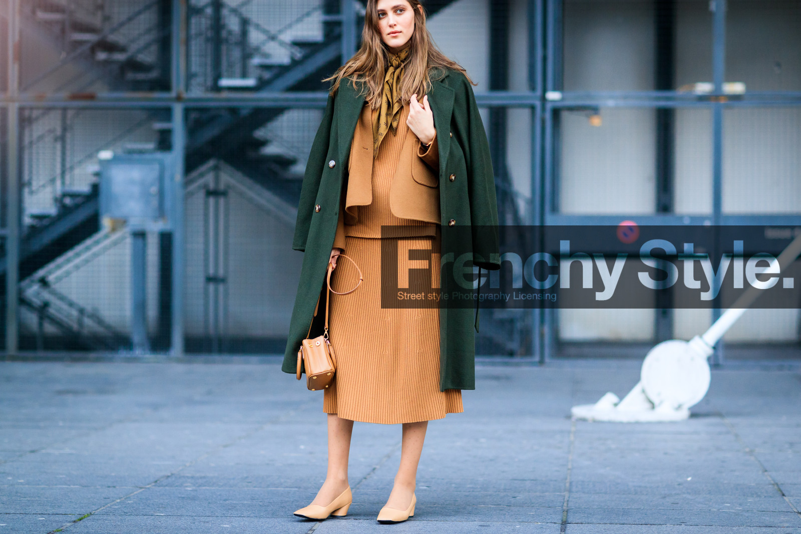 beige bag, beige jacket, beige shoes, beige skirt, blazer, camel jacket, green coat, high heels, leather bag, leather shoes, over the shoulder, overcoat, scarf, fashion week, frenchystyle, FW, jonathan paciullo, street style, PFW, PARIS, SPRING SUMMER 2017, SS 17, HAUTE COUTURE, atmosphere details, detail, horizontal