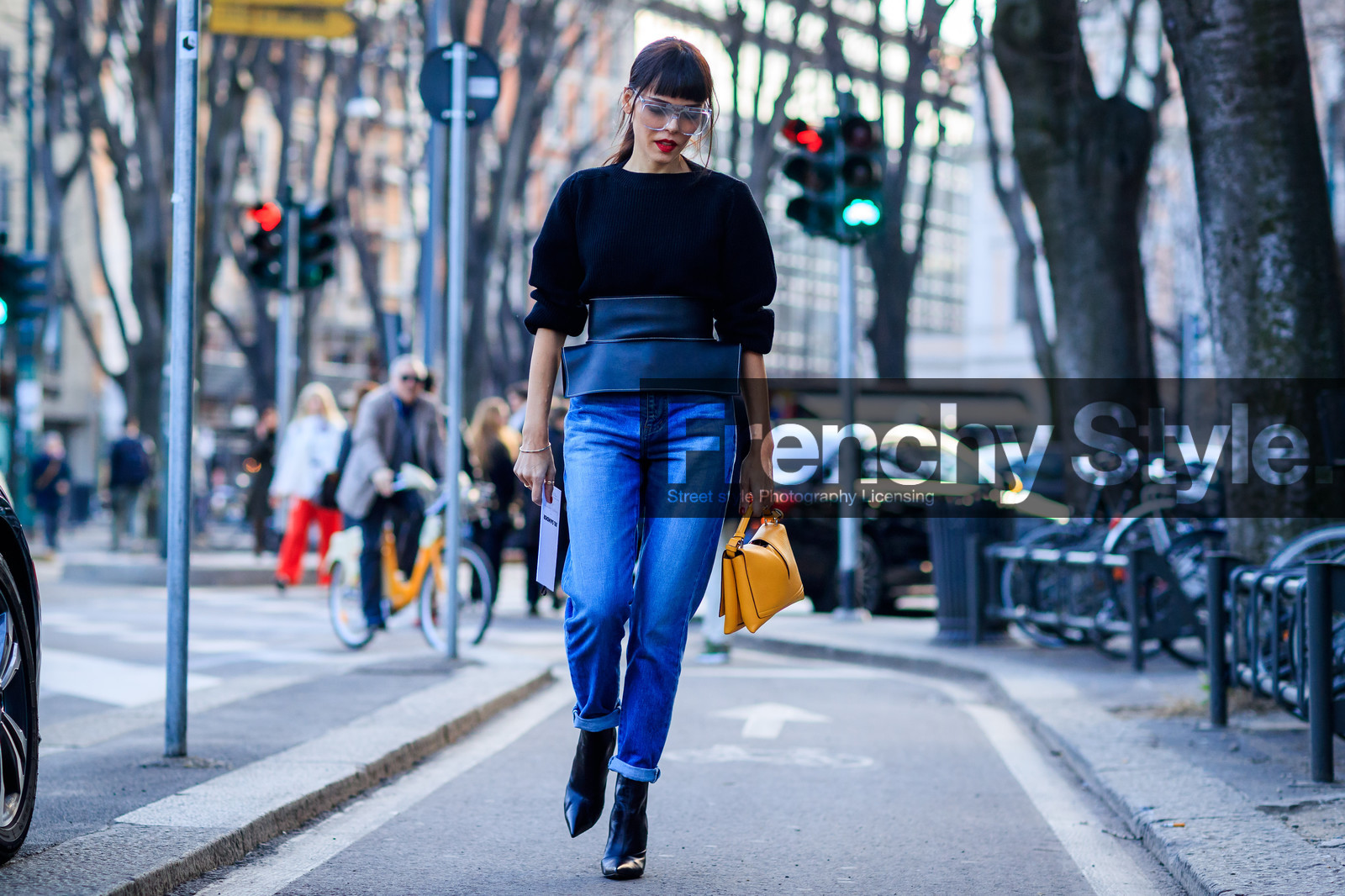 atmosphere details, AUTUMN WINTER 2017-2018, AW 17-18, black belt, black shoes, black sweater, blue denim, denim pants, evangelie smyrniotaki, FALL WINTER 2017-2018, fashion week, frenchystyle, full length, FW, FW 17-18, high heels, horizontal, jeans, jonathan paciullo, leather bag, leather belt, leather shoes, MFW, MILAN, street style, sunglasses, trousers, yellow bag