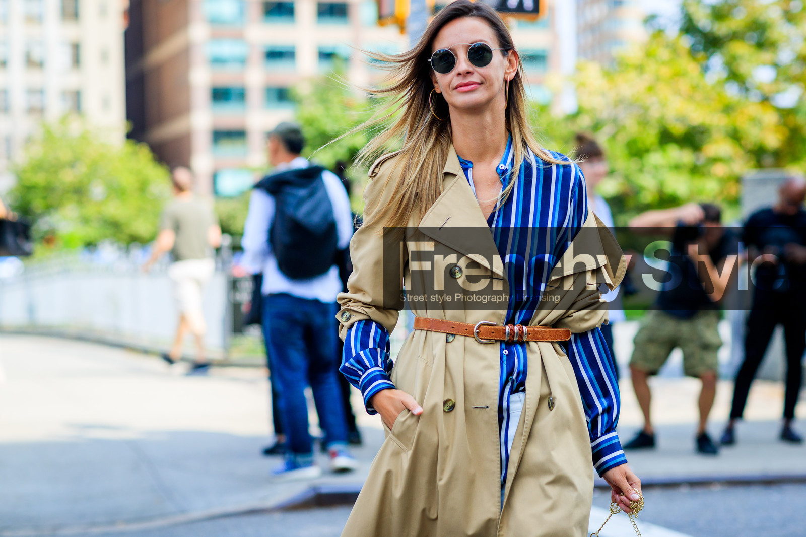atmosphere details, blue shirt, brown belt, Clara Racz, denim pants, detail, fashion week, frenchystyle, FW, graphic shirt, horizontal, jeans, jonathan paciullo, leather belt, NEW YORK, NYFW, off the shoulder, printed shirt, SPRING SUMMER 2018, SS 18, street style, striped shirt, sunglasses, trench coat, trousers, white denim
