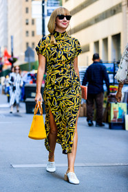 bracelet, céline, fashion week, frenchystyle, full length, FW, high heels, jonathan paciullo, leather bag, leather shoes, lisa aiken, long dress, NEW YORK, NYFW, orange bag, printed dress, SPRING SUMMER 2018, SS 18, street style, sunglasses, vertical, white shoes, yellow dress