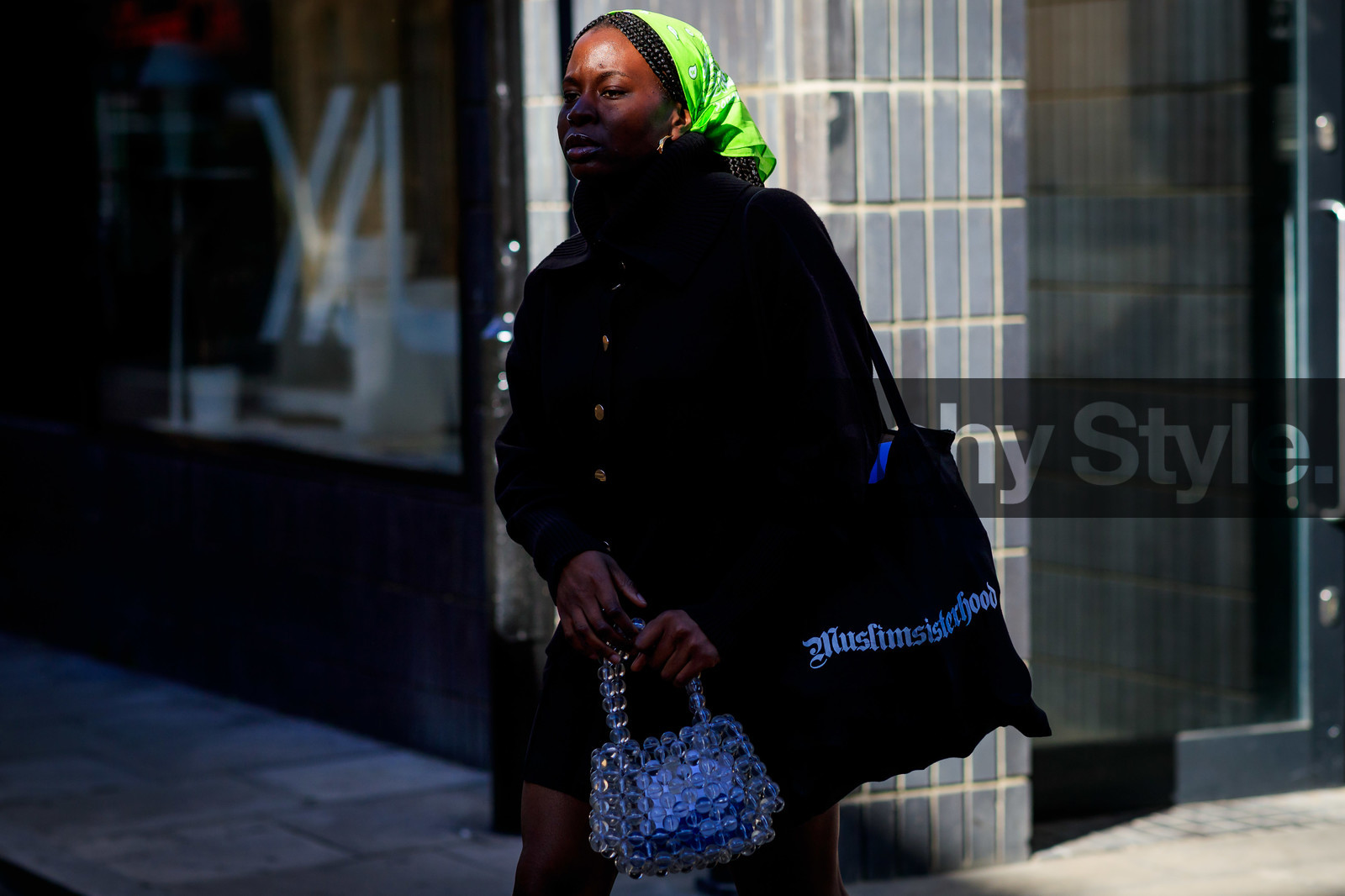 bandana, neon scarf, black coat, pearls bag, fashion week, frenchystyle, FW, jonathan paciullo, street style, atmosphere details, horizontal, detail