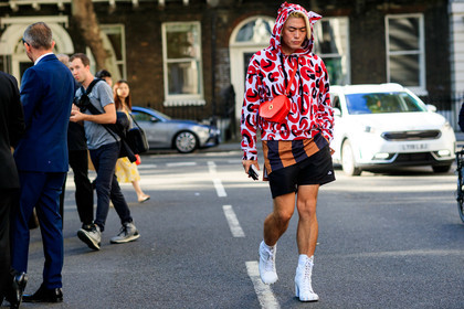 sportswear, animal print sweat shirt, hoodie, crossbody bag, red leather bag, heart shape bag, black bermuda shorts, laced boots, white leather boots, studs boots, heels shoes, striped top, charles jeffrey loverboy pull, charles jeffrey loverboy shoes, fashion week, frenchystyle, FW, jonathan paciullo, street style, atmosphere details, horizontal, full length