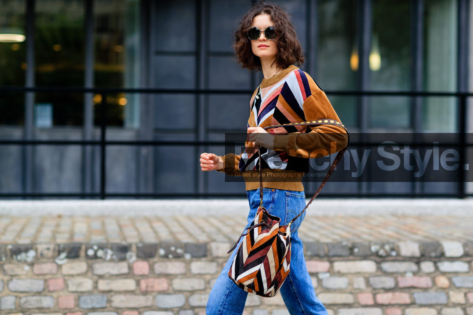 atmosphere details, blue denim, brown bag, brown sweater, camel bag, camel sweater, denim pants, detail, fashion week, frenchystyle, FW, geometric, graphic bag, graphic sweater, horizontal, jeans, jonathan paciullo, leather bag, LFW, LONDON, printed bag, SPRING SUMMER 2017, SS 17, street style, striped bag, striped sweater, stripes, suede bag, suede sweater, sunglasses, trousers, woman