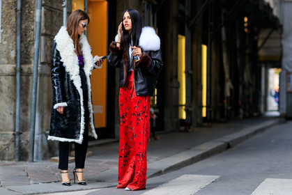 atmosphere details, AUTUMN WINTER 2017-2018, AW 17-18, black jacket, black pants, black shoes, FALL WINTER 2017-2018, fashion week, frenchystyle, full length, fur collar, FW, FW 17-18, gilda ambrosio, giorgia tordini, high heels, high waist, horizontal, japanese print, jonathan paciullo, leather jacket, leather shoes, MFW, MILAN, printed pants, purple t shirt, red pants, street style, sunglasses, trousers, white fur, white t shirt