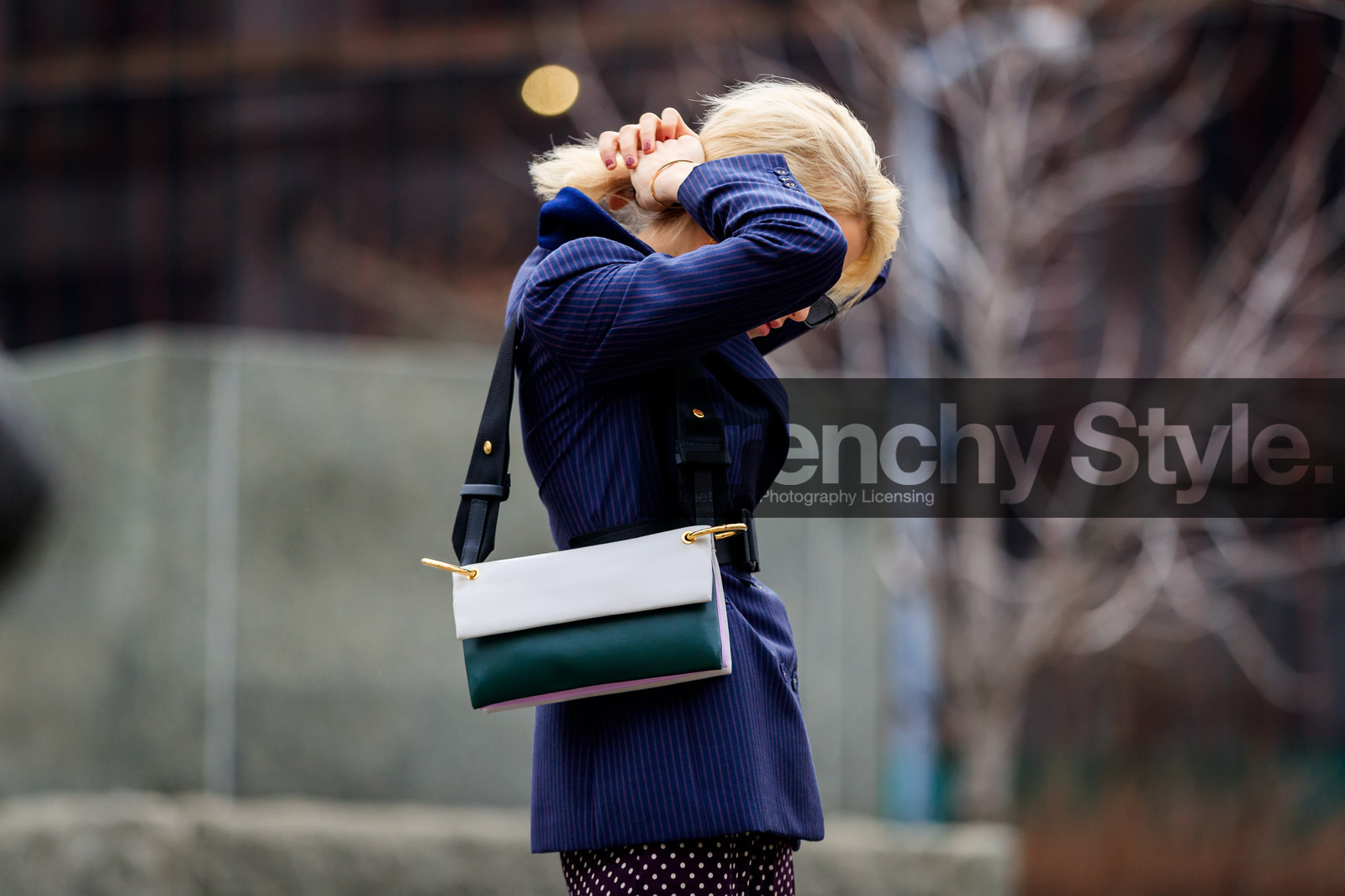 blazer, blue jacket, earrings, green bag, leather bag, striped jacket, white bag, street style, jonathan paciullo, FW, frenchystyle, fashion week, NYFW, NEW YORK, AUTUMN WINTER 2018-2019, AW 18-19, FALL WINTER 2018-2019, FW 18-19, atmosphere details, horizontal, detail, caro daur